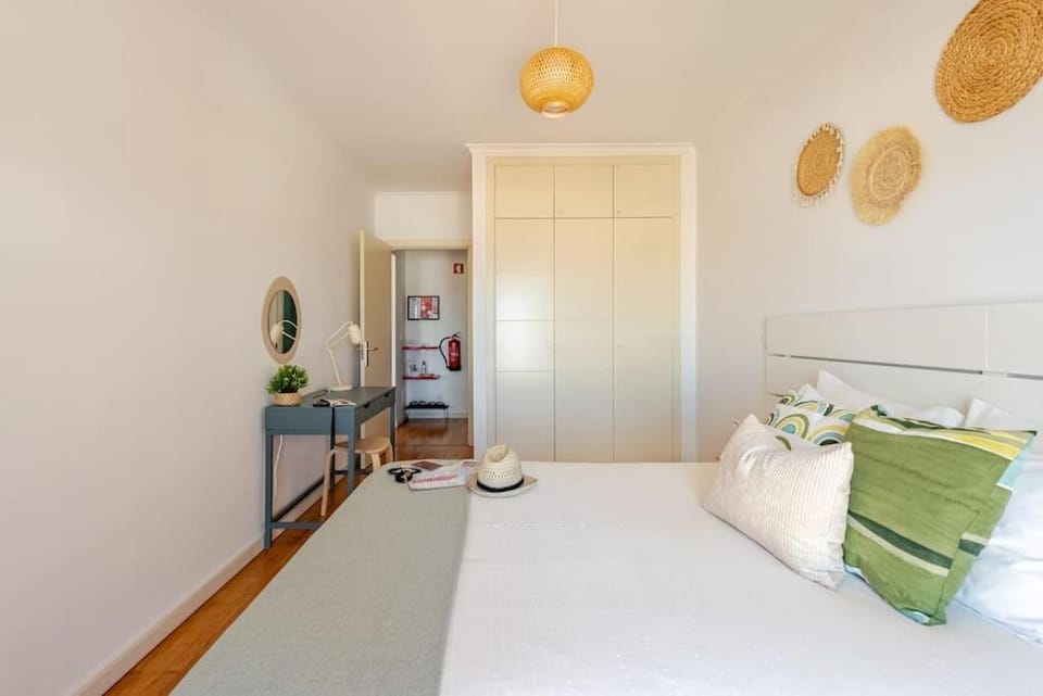 Bed, Photo of the whole room, Bedroom, wardrobe