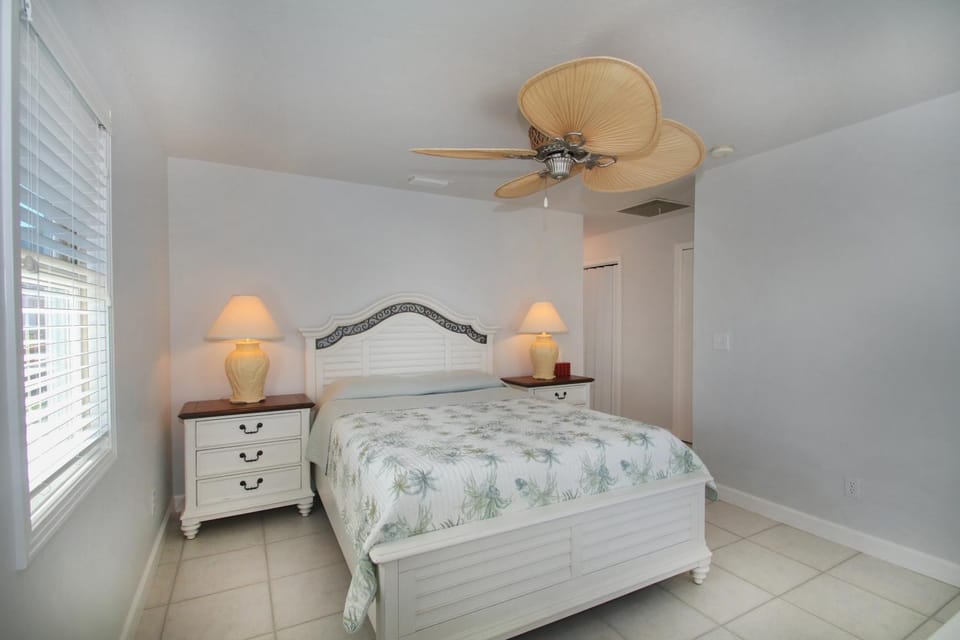 Great Beach Getaway, Beach & Pool, Sleeps 4 House in Bonita Springs