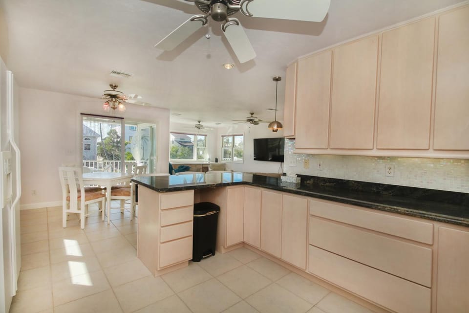 Great Beach Getaway, Beach & Pool, Sleeps 4 House in Bonita Springs