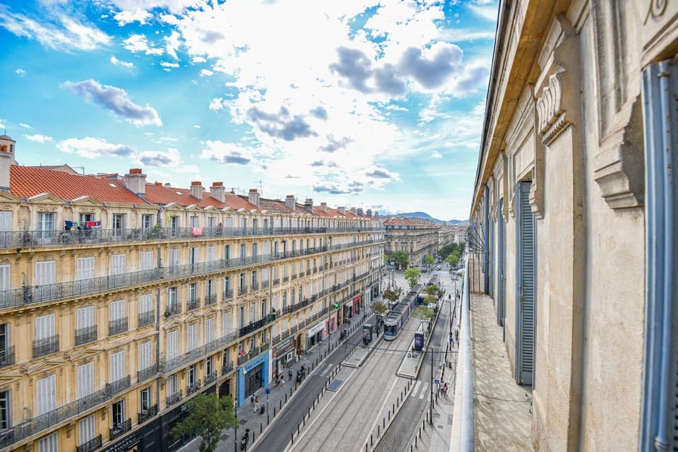 Day, Neighbourhood, City view, Street view