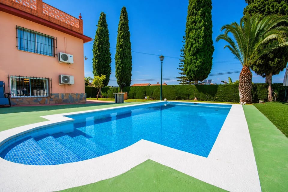 Cubo's Casa Los Mimbrales Villa in Alhaurín de la Torre