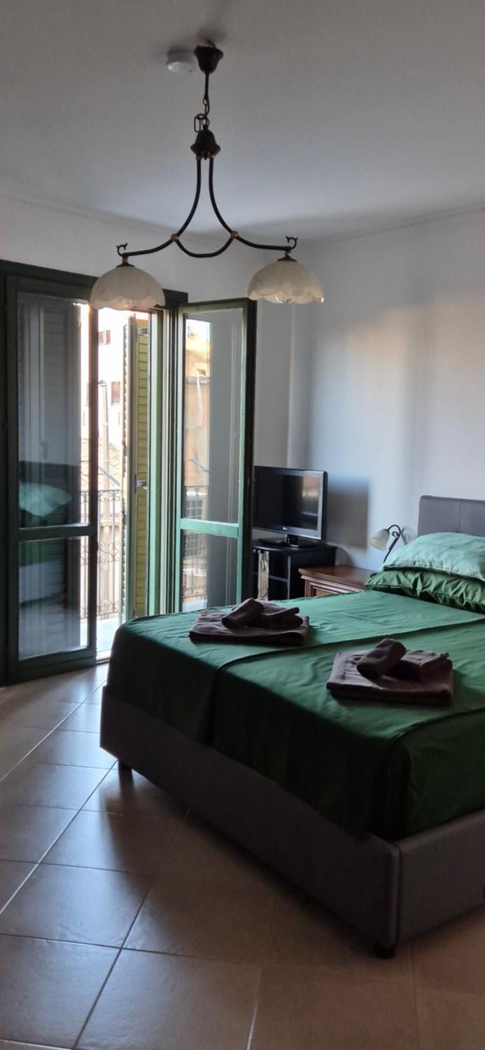Bed, Seating area, Bedroom