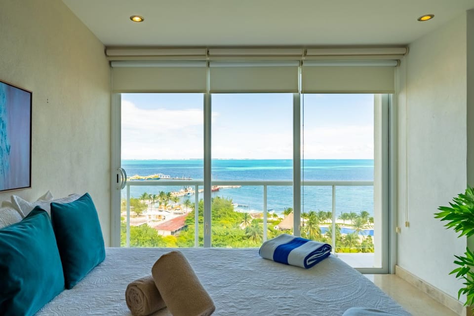 Bed, Balcony/Terrace, Photo of the whole room, Bedroom, Sea view