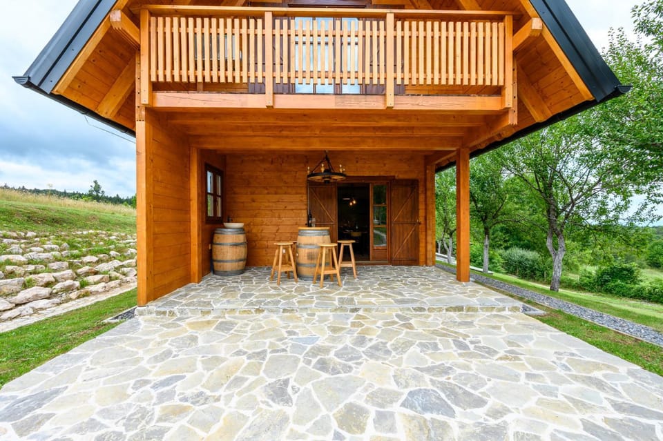 Property building, Patio, Spring, Day, Garden, Balcony/Terrace, Garden view