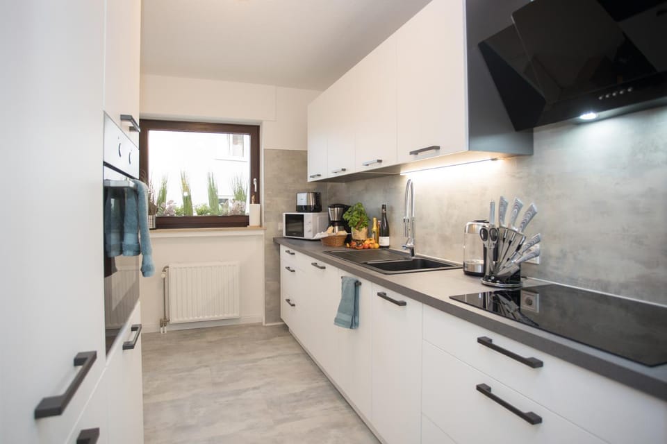 TV and multimedia, Kitchen or kitchenette, dishwasher, oven, stove
