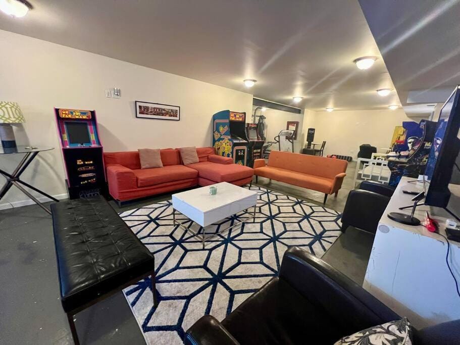 Space To Chill & Work in the Center of Everything Apartment in Severn