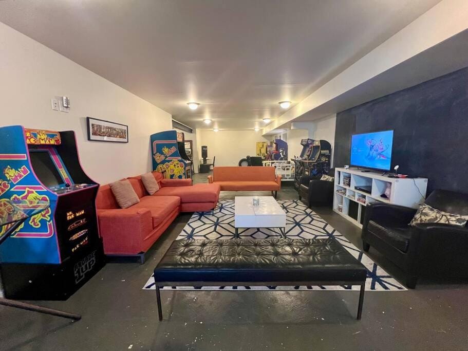 Space To Chill & Work in the Center of Everything Apartment in Severn