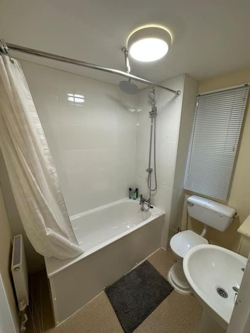 I bed flat by Southwark park with garden and 10 min walk to Bermondsey and Surrey Quays station House in London Borough of Southwark