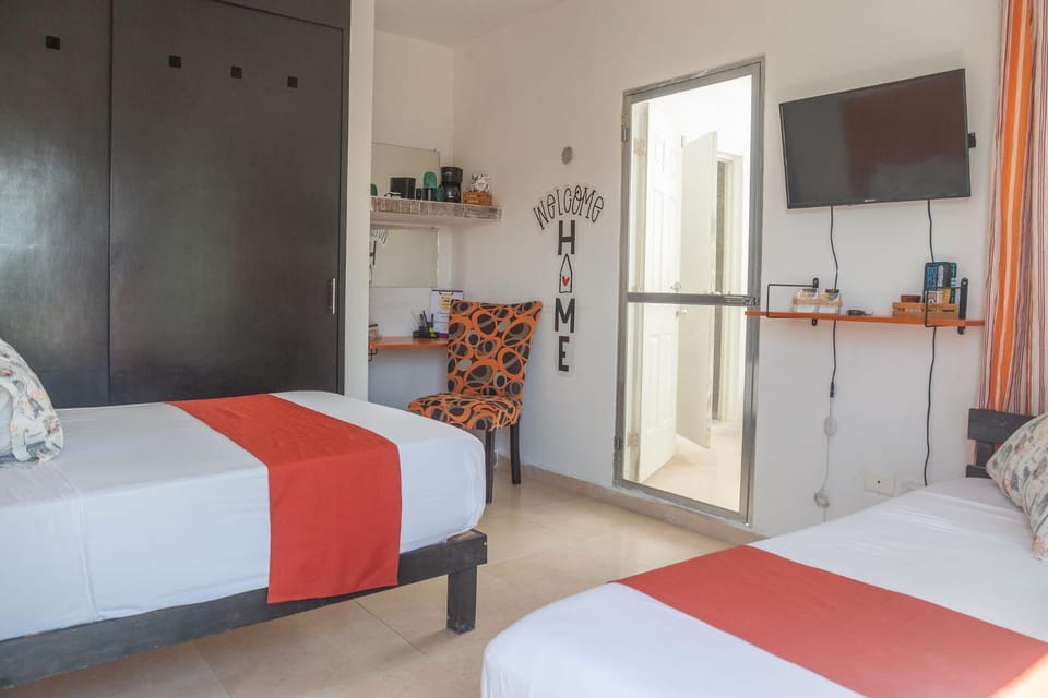 Bed, TV and multimedia, Photo of the whole room, Bedroom, wardrobe