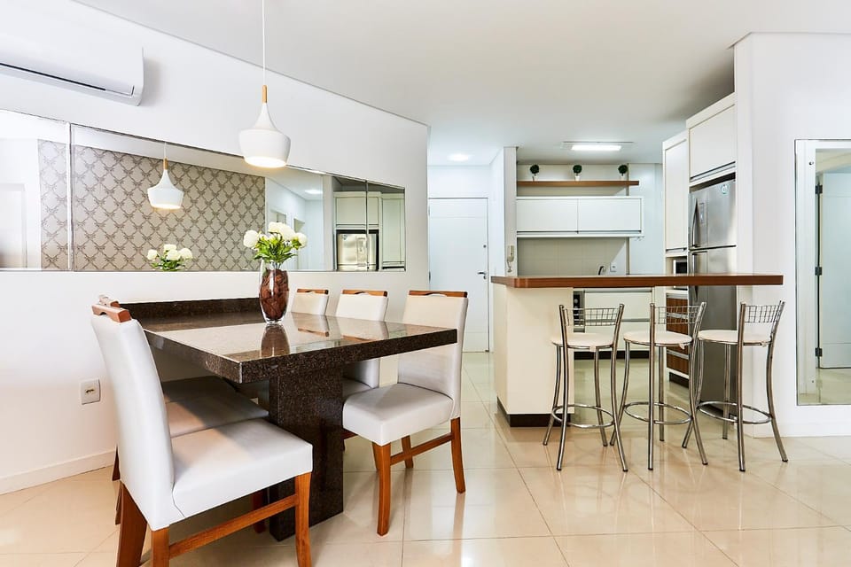 1135 Apartamento na Praia de BOMBINHAS CENTRO 20 M da Avenida Principal Apartment in Bombinhas