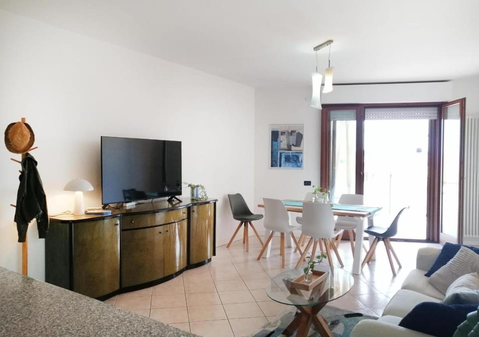 TV and multimedia, Living room, Dining area