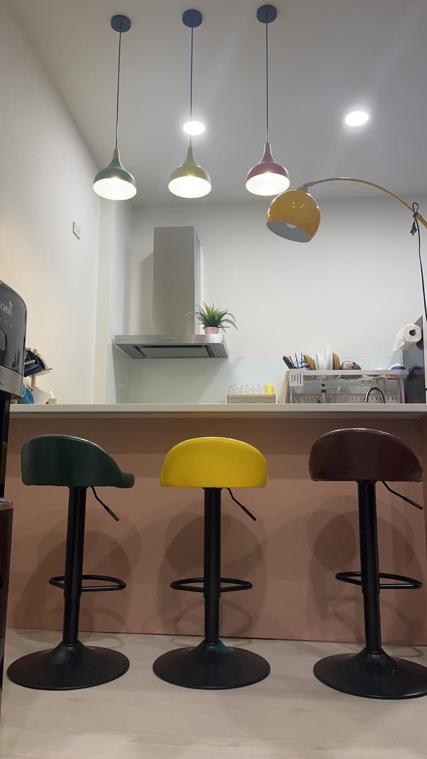 Kitchen or kitchenette, minibar