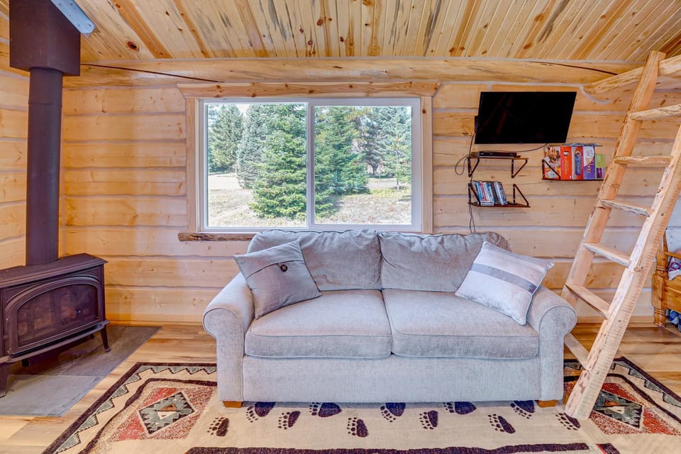 Mtn Views & Fireplace: Cozy Trout Creek Tiny Home Apartment in Montana