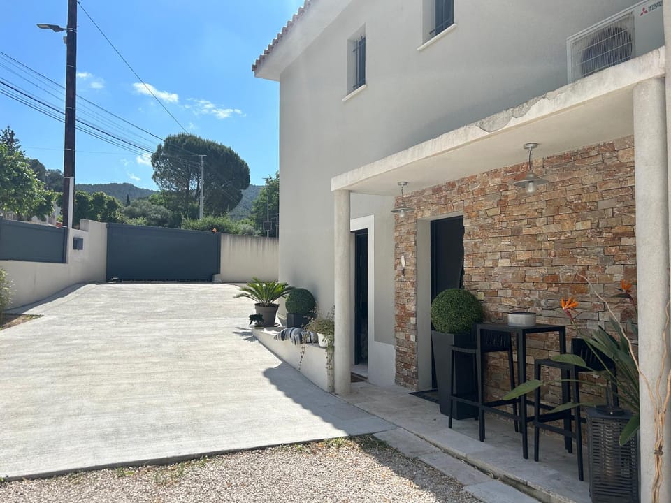 La Chambre de Mijeane Bed and Breakfast in Gémenos