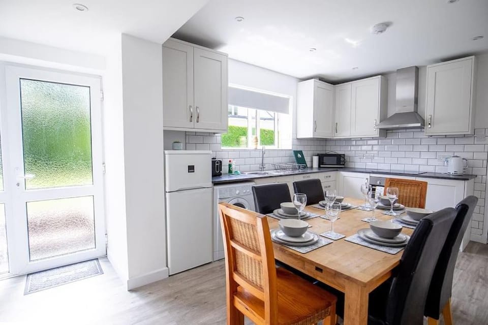 Kitchen or kitchenette, Dining area, dishwasher, pet friendly, stove, toaster