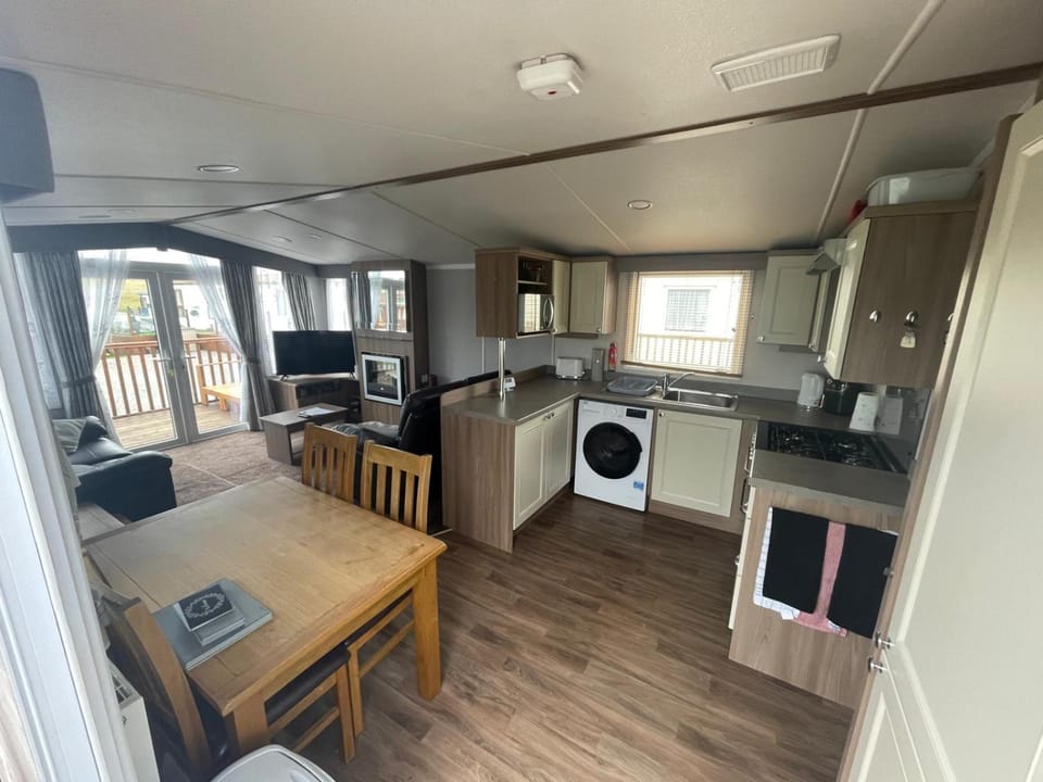 Kitchen or kitchenette, Dining area, oven, pet friendly, washing machine, dryer