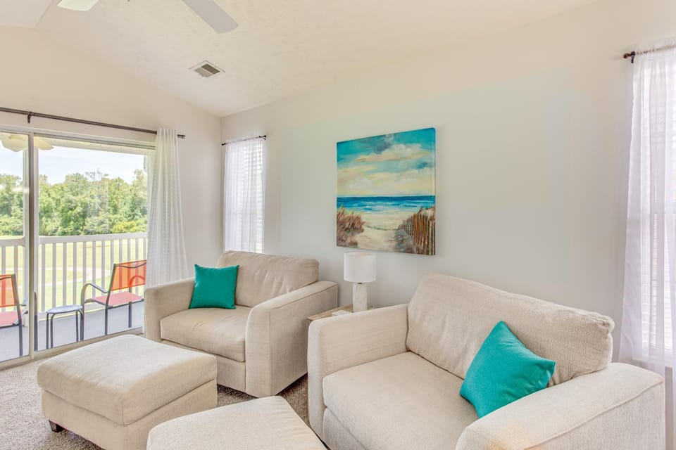 Screened Porch and Community Perks Myrtle Beach Gem Apartment in Carolina Forest