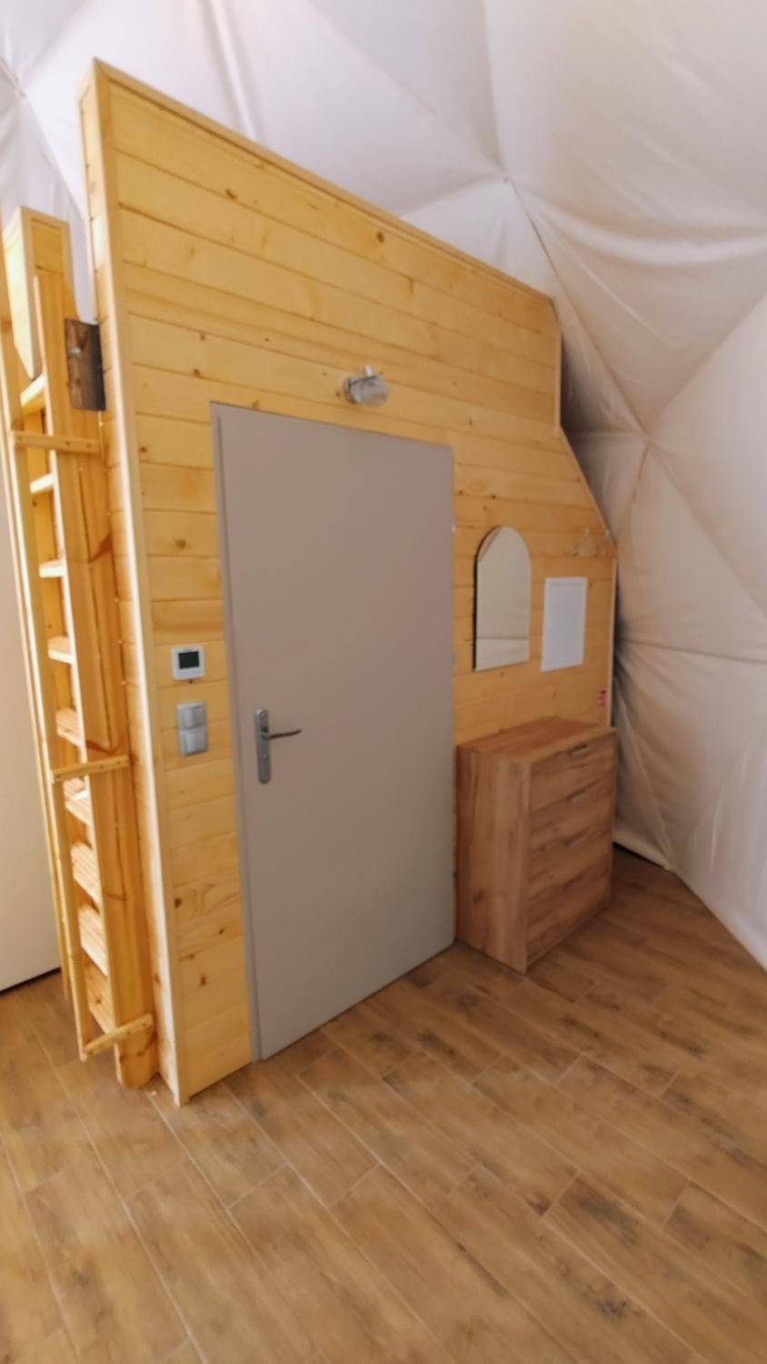 Living room, pet friendly, wardrobe