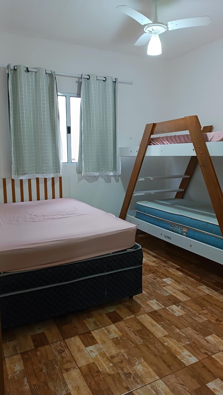 Bedroom, bunk bed
