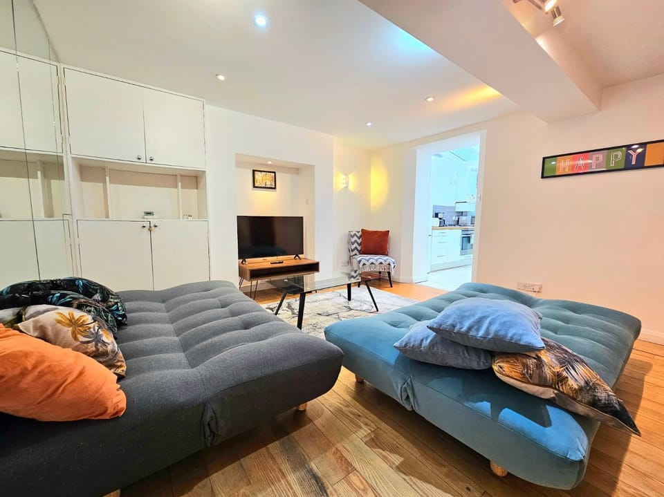 Bed, Living room
