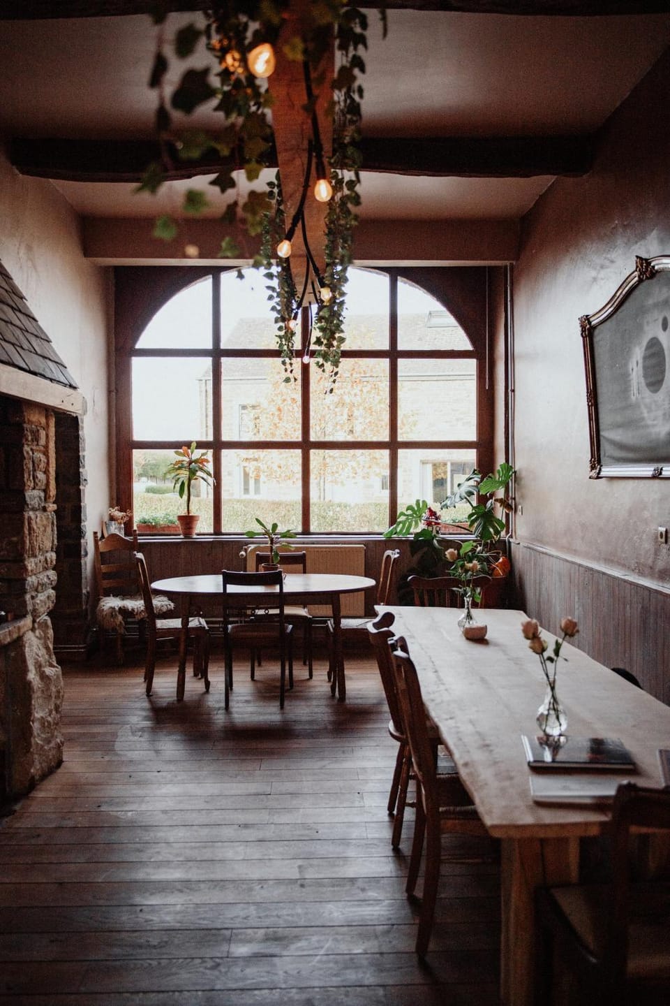 Restaurant/places to eat, Living room, Seating area, Dining area