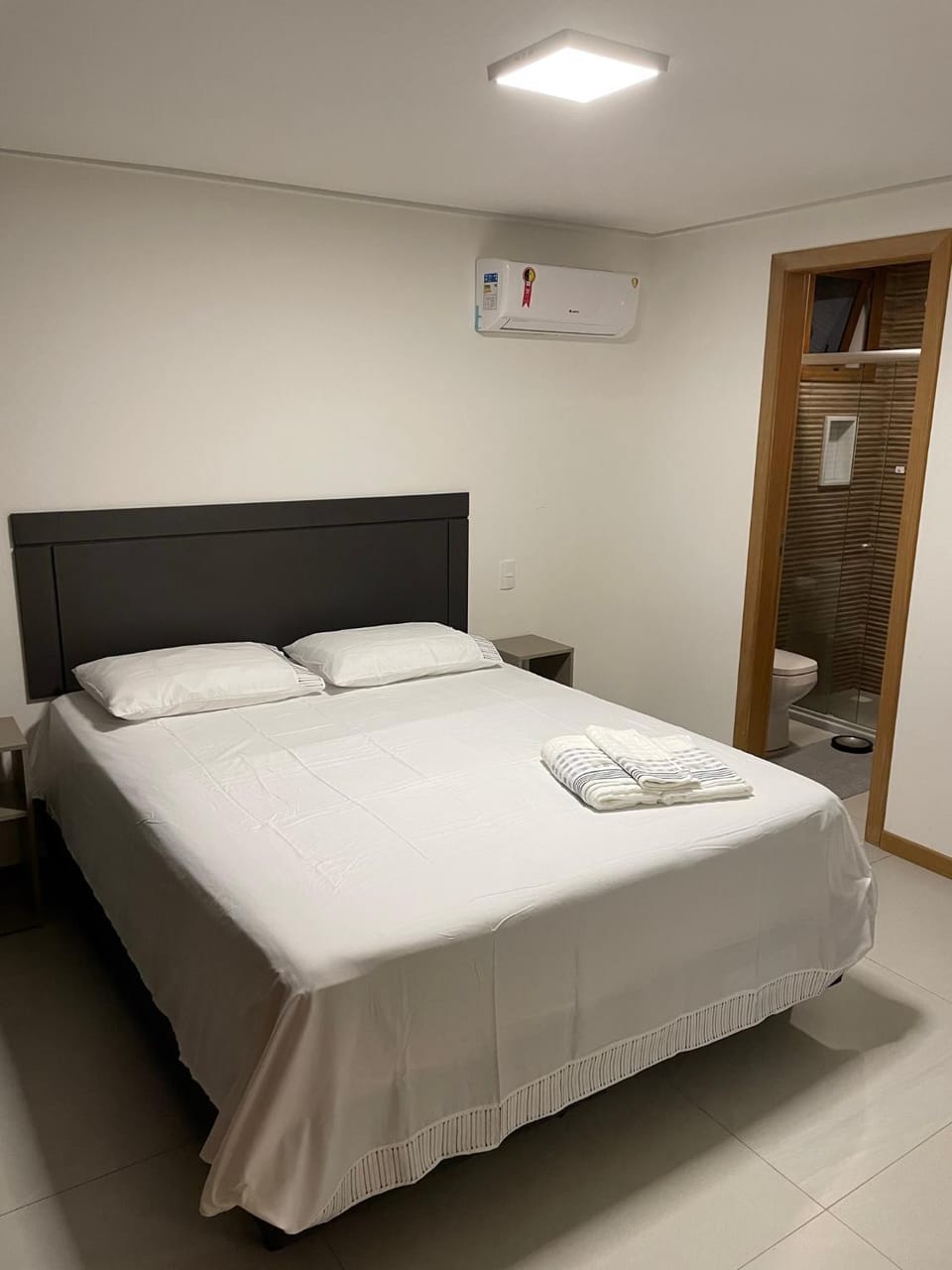 Bedroom, air conditioner