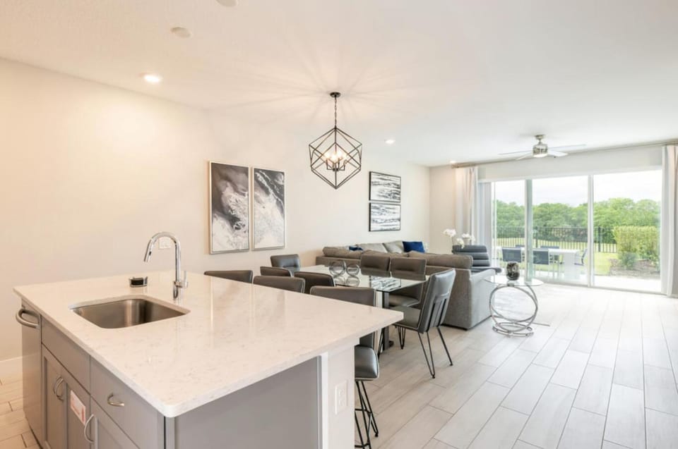 ET027 - The Tranquil Townhome House in Four Corners