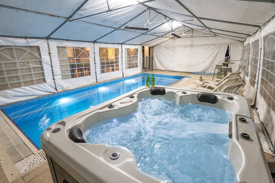 Hot Tub, Hot Tub