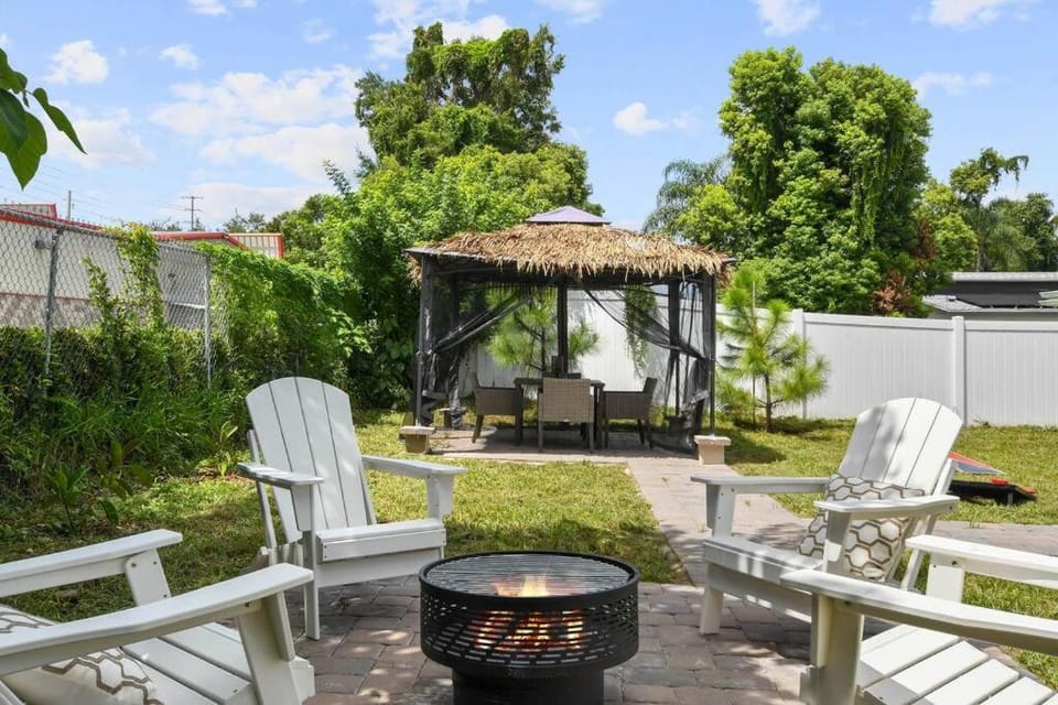 2 King En Suite Fenced Yard Pet Friendly House in Orlando