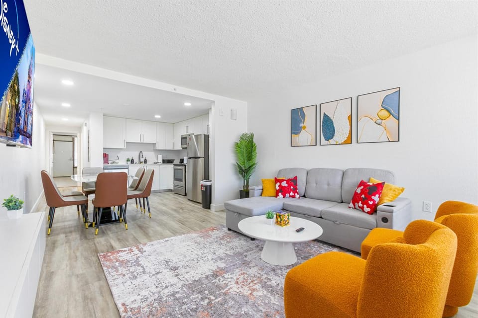 TV and multimedia, Kitchen or kitchenette, Living room, Seating area, Dining area, oven, pet friendly, stove