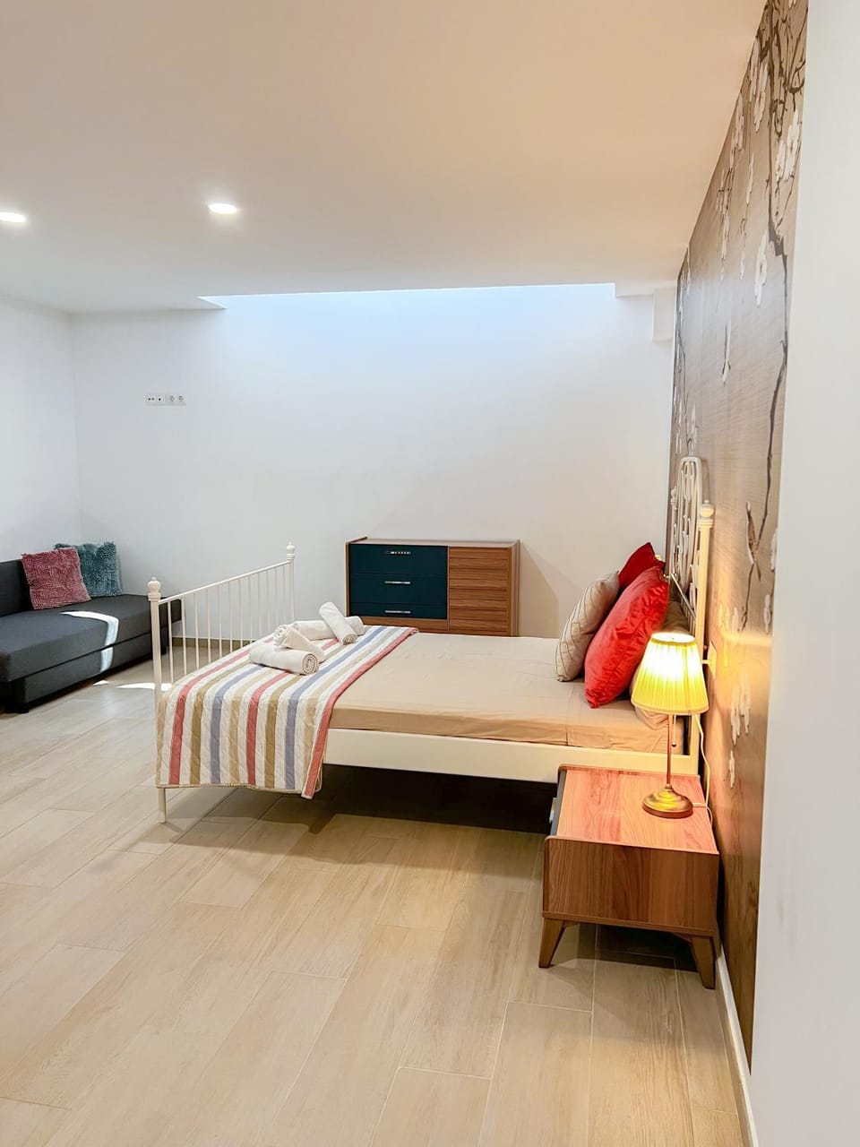Bed, Photo of the whole room, Bedroom