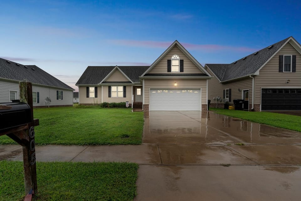 Charming Family Retreat with Spacious Yard home House in Elizabeth City