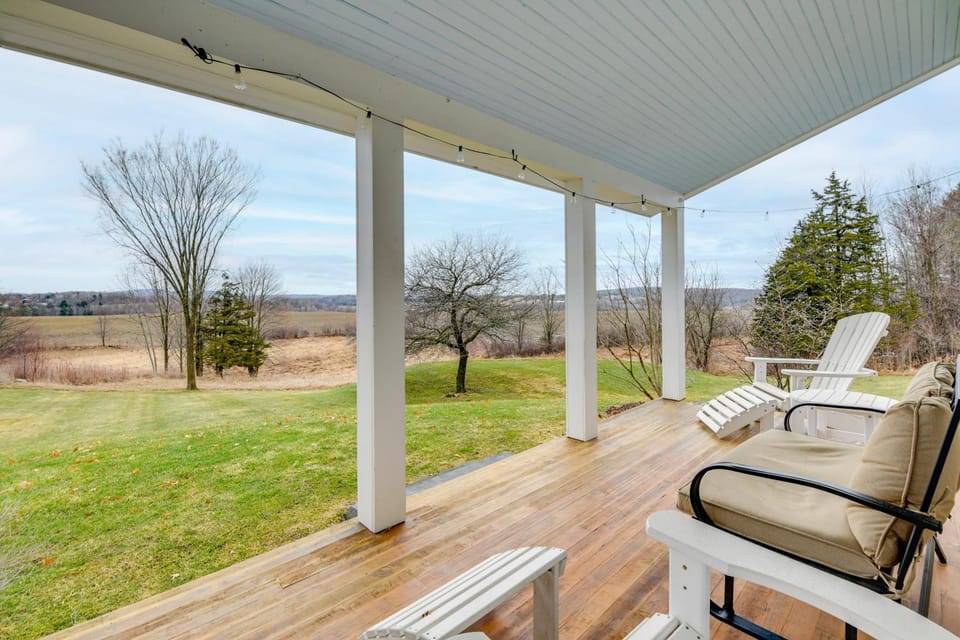 Hike, Bike, & Explore: Vermont Family Farmhouse! House in Addison County