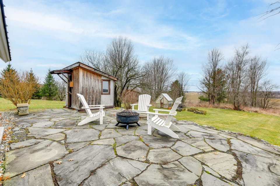 Hike, Bike, & Explore: Vermont Family Farmhouse! House in Addison County