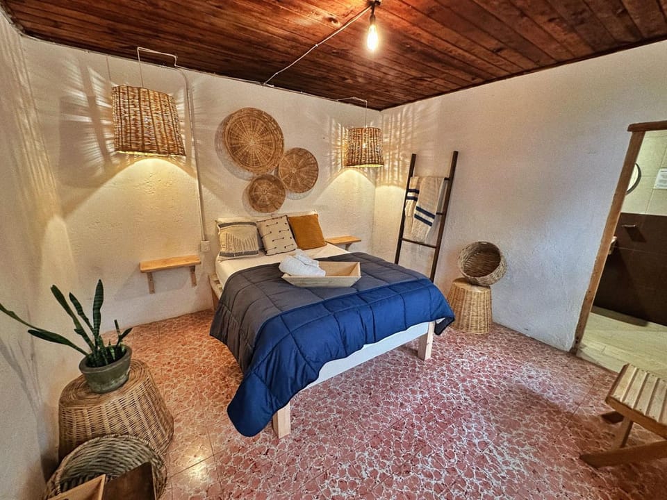 Photo of the whole room, Bedroom