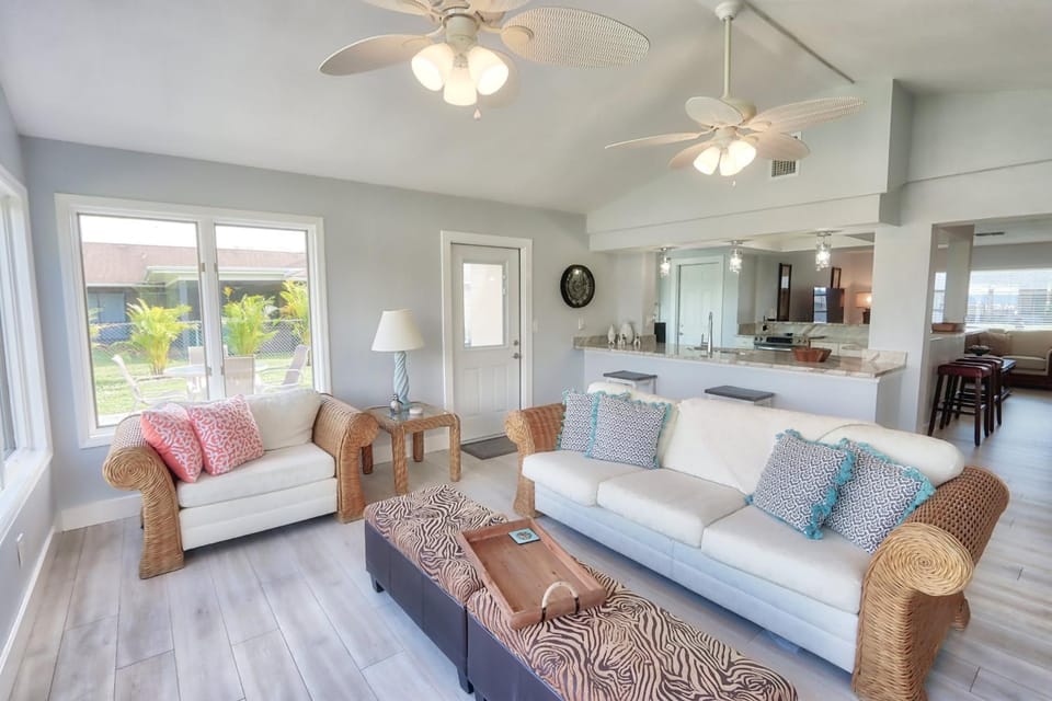 Maison de la Mer - Cape Coral Vacation Rental, Water front with direct access House in Cape Coral