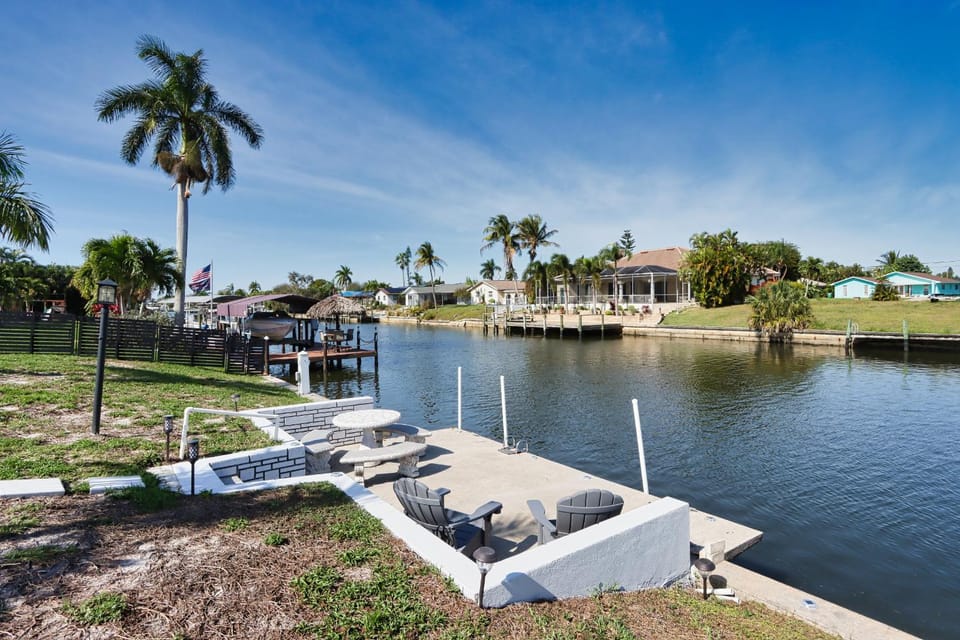 Maison de la Mer - Cape Coral Vacation Rental, Water front with direct access House in Cape Coral