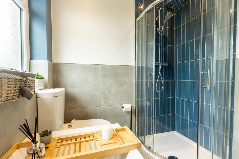 Shower, Toilet, Bathroom, towels