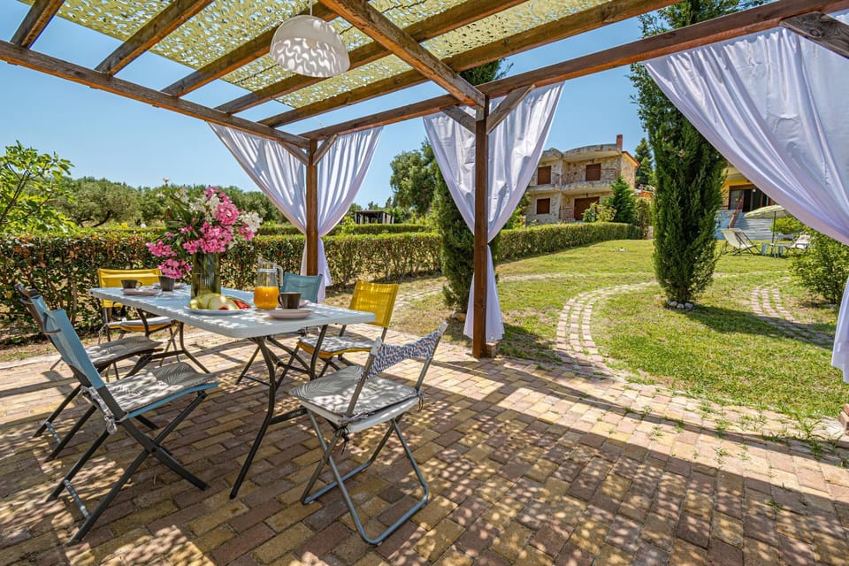 Garden, Dining area