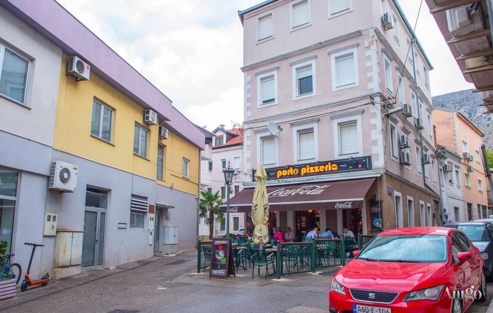 Neighbourhood, Street view, Location