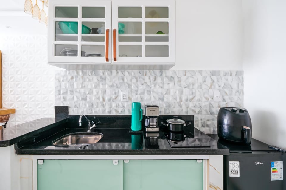 Coffee/tea facilities, Kitchen or kitchenette, minibar, stove