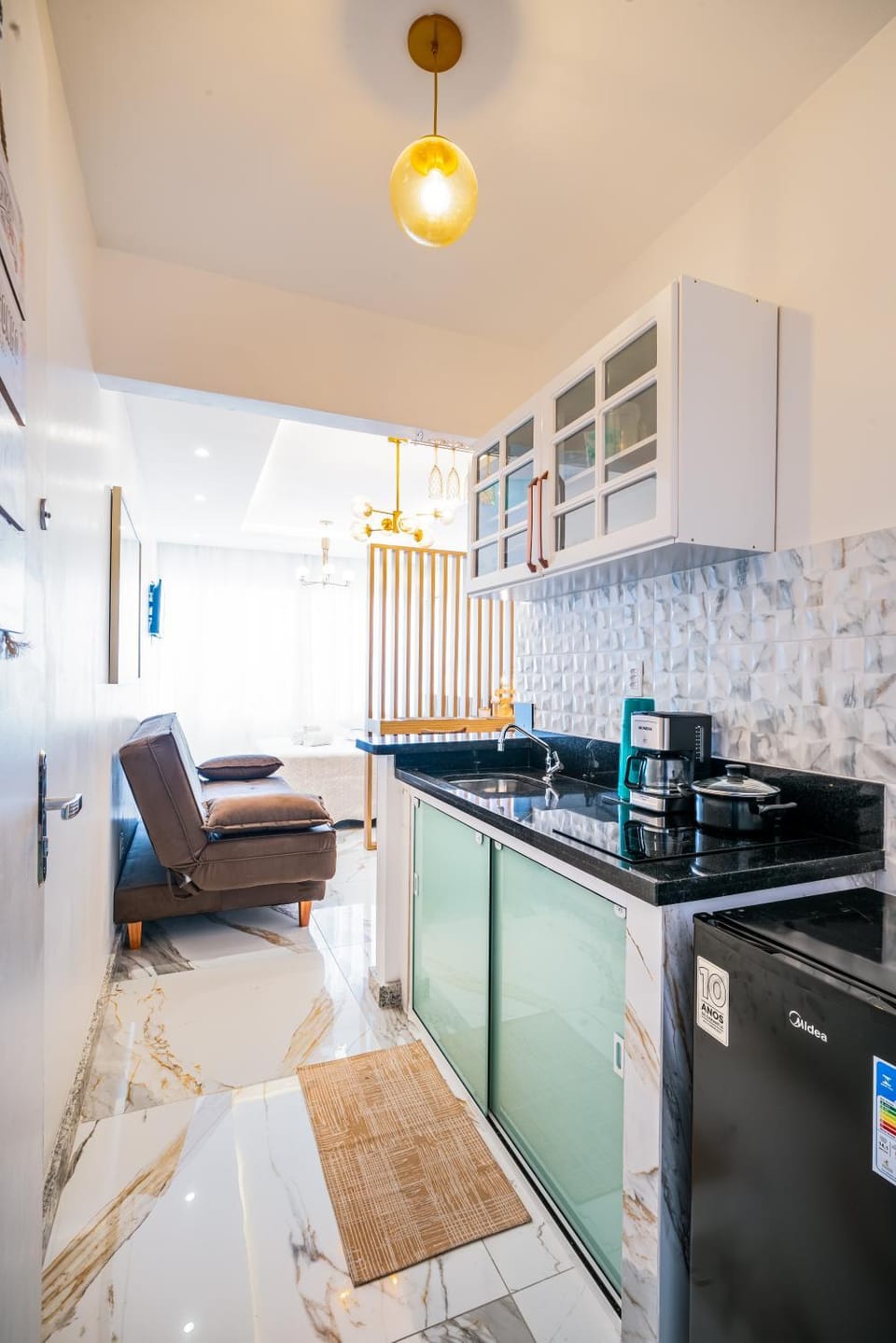 Kitchen or kitchenette, Living room, Seating area, Dining area, minibar, stove