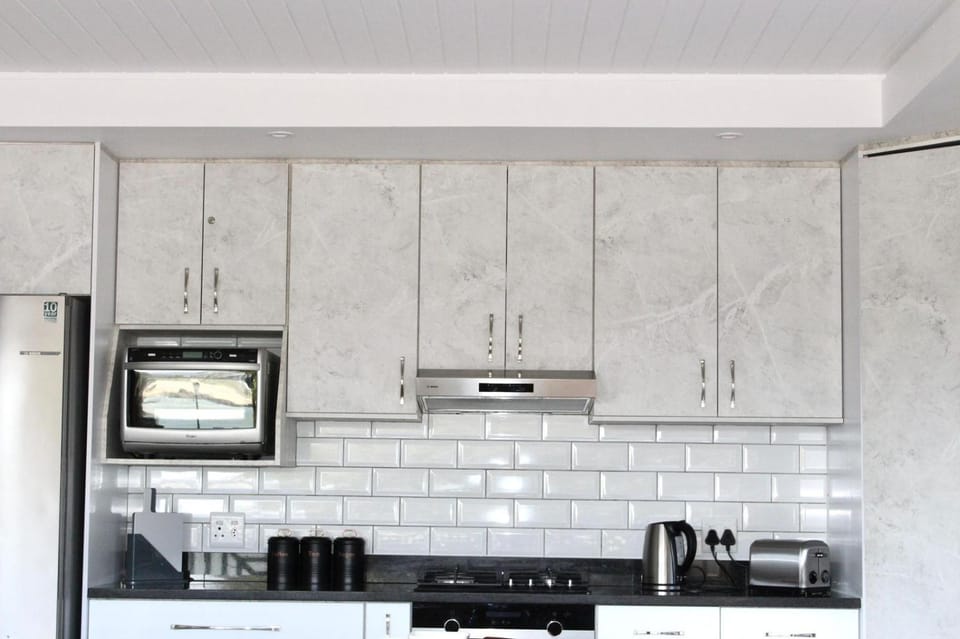 Sea and Mountain View Apartment Apartment in Cape Town