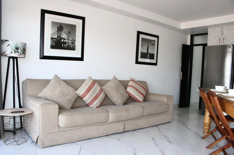 Sea and Mountain View Apartment Apartment in Cape Town