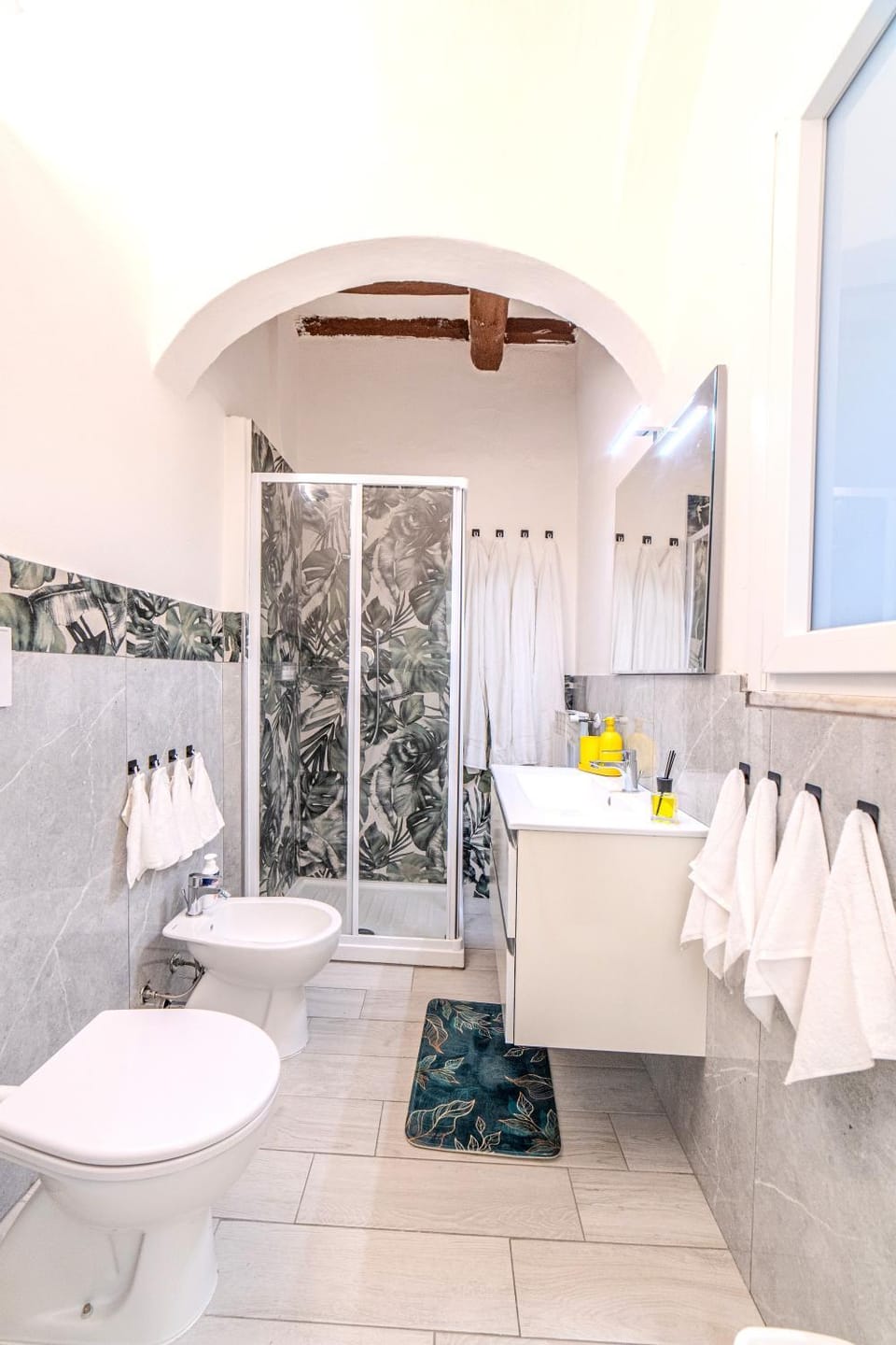 Shower, Bathroom, bidet, towels