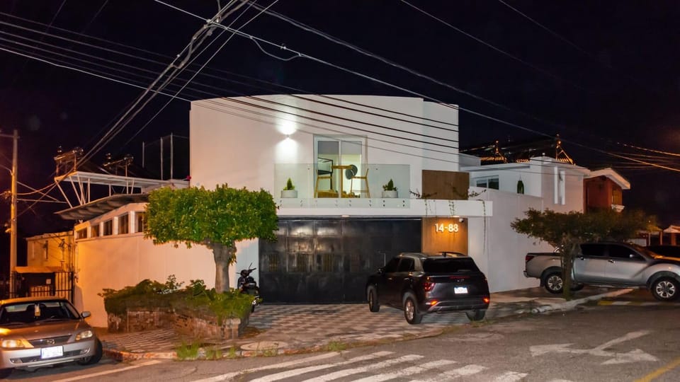 Modern and Elegant Near Tikal Futura and Miraflores H8 Apartment hotel in Guatemala City