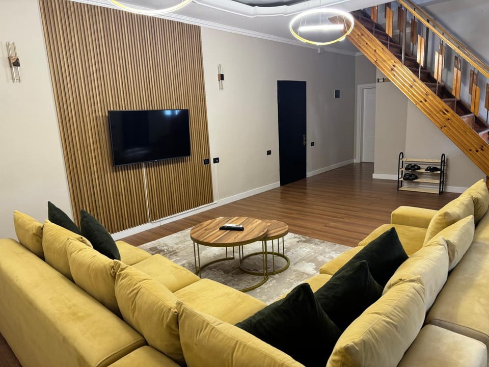 Golden Dublex Tirana Apartment in Tirana