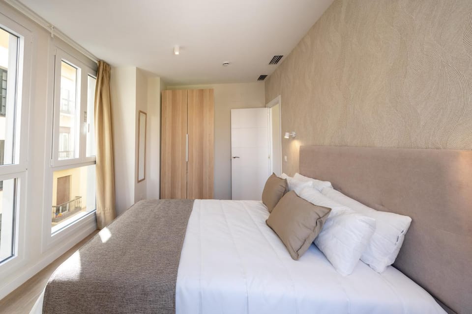 Bed, Photo of the whole room, Bedroom, wardrobe