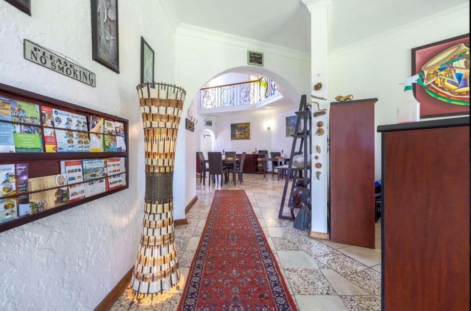 Facade/entrance, Dining area