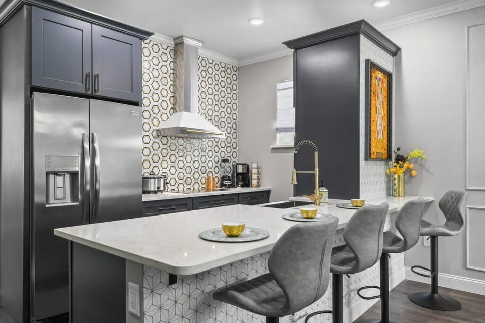 Kitchen or kitchenette, oven, stove